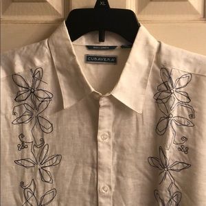 Men’s long sleeve linen shirt.